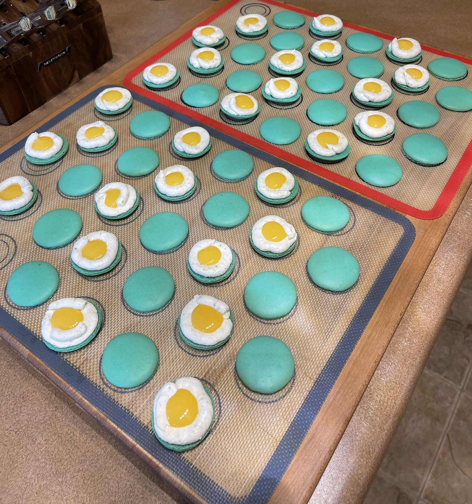 Lemon meringue sunny-side-up&nbsp;macarons