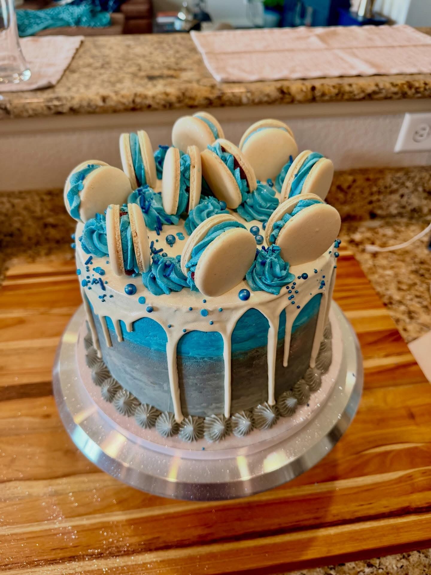 Earl Grey tea cake topped with&nbsp;macarons
